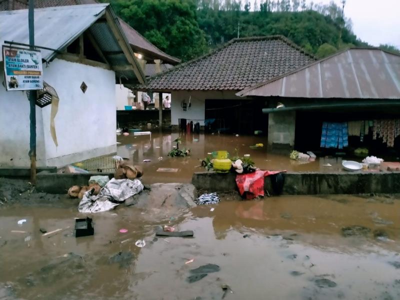 Banjir Bandang Menerjang Ulundanu | Bali Tribune